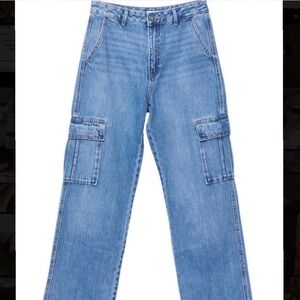 Straight fit cargo jeans!